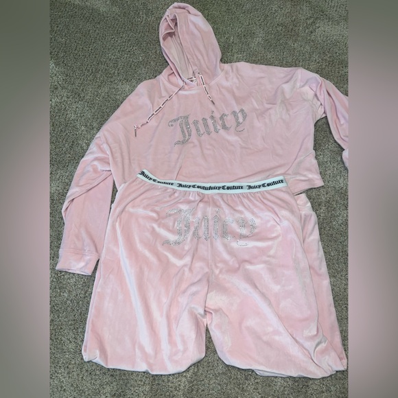 Juicy Couture Light Pink Velour Hoodie and Pants - Picture 9 of 10